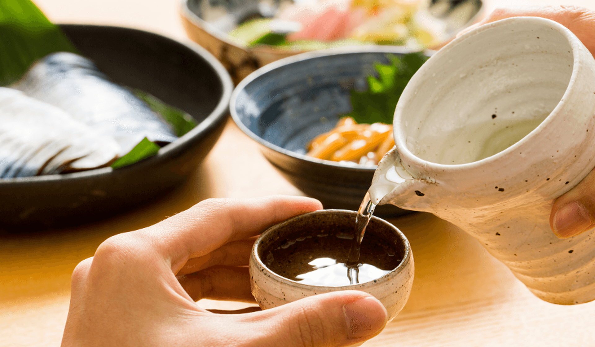 Le saké : les délices du Japon dans une petite coupe