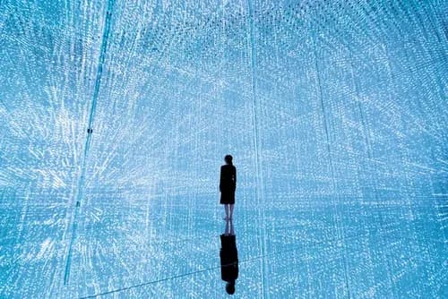 teamLab blue lights mirror