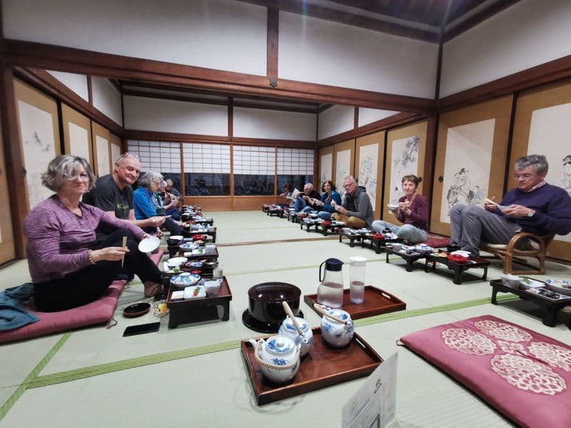 Dîner au temple